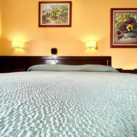 Double Or Triple, Free Wifi, Close To Restaurants In Playa Canteras Apartment
